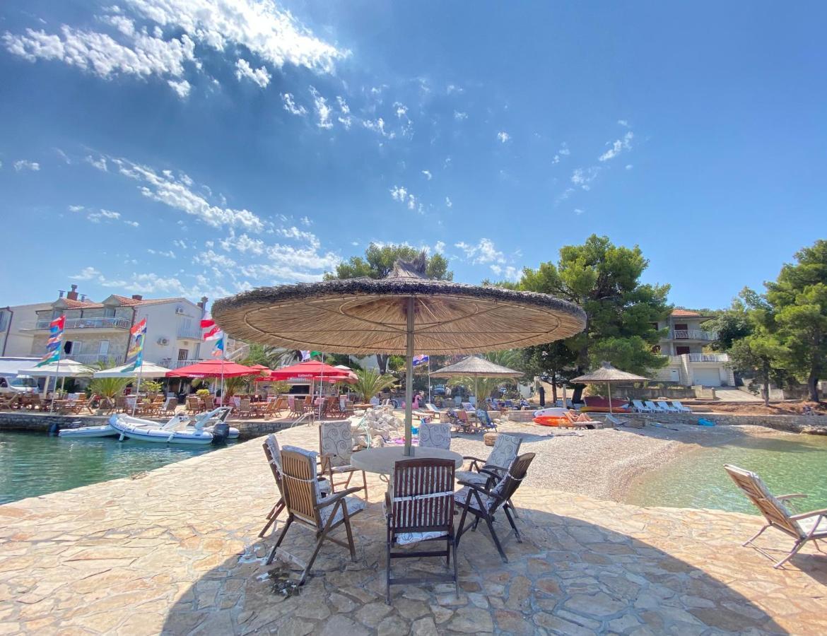 Guesthouse Gradina Loviste Bagian luar foto