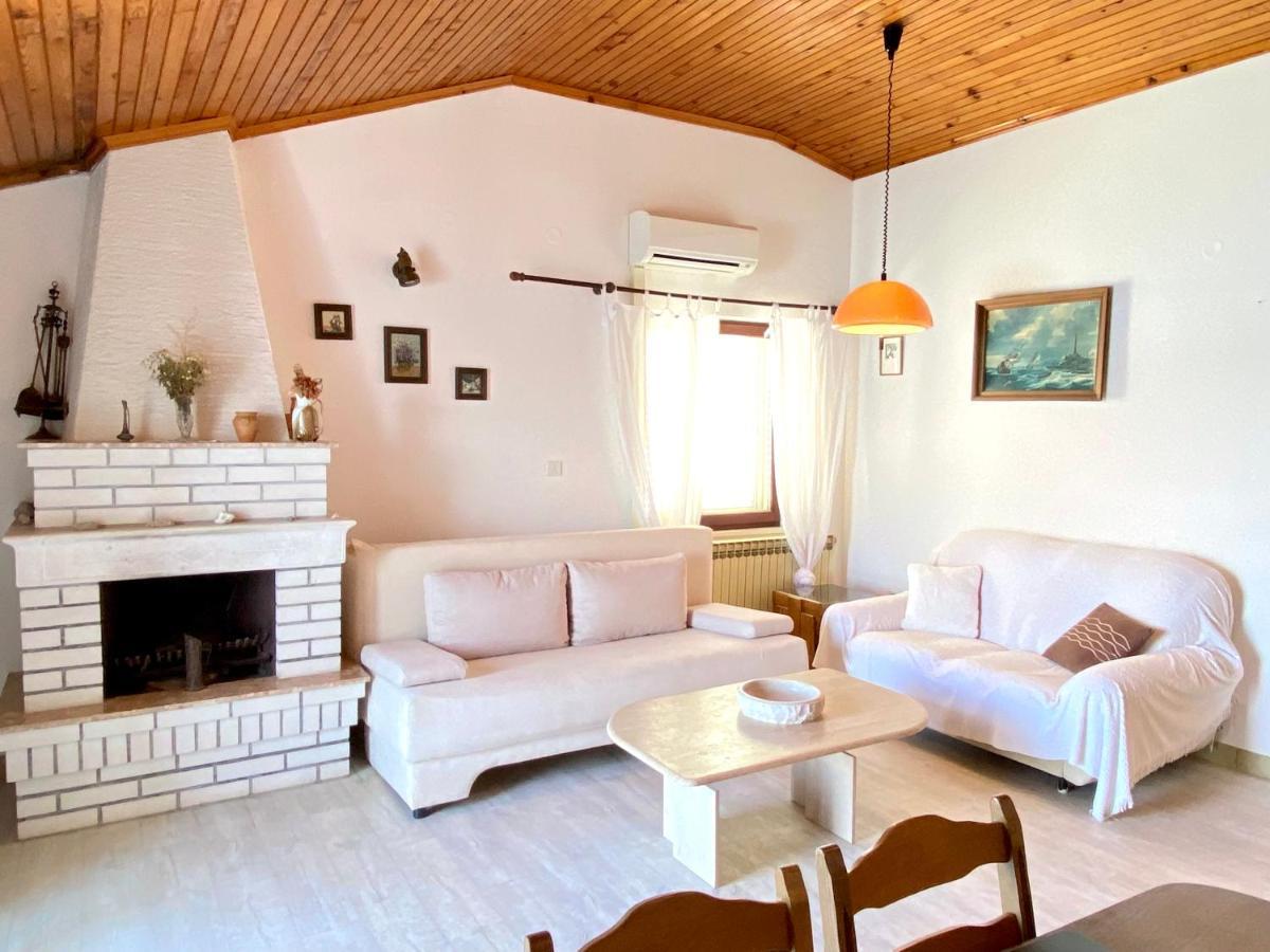 Guesthouse Gradina Loviste Bagian luar foto