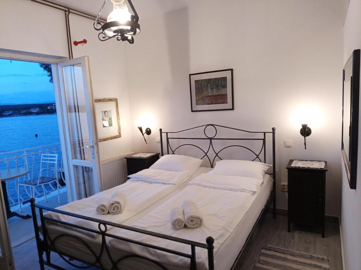 Guesthouse Gradina Loviste Bagian luar foto