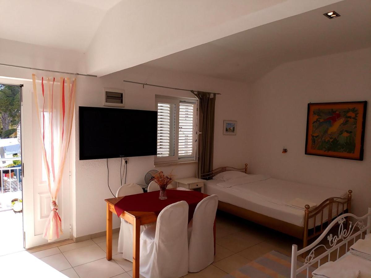 Guesthouse Gradina Loviste Bagian luar foto