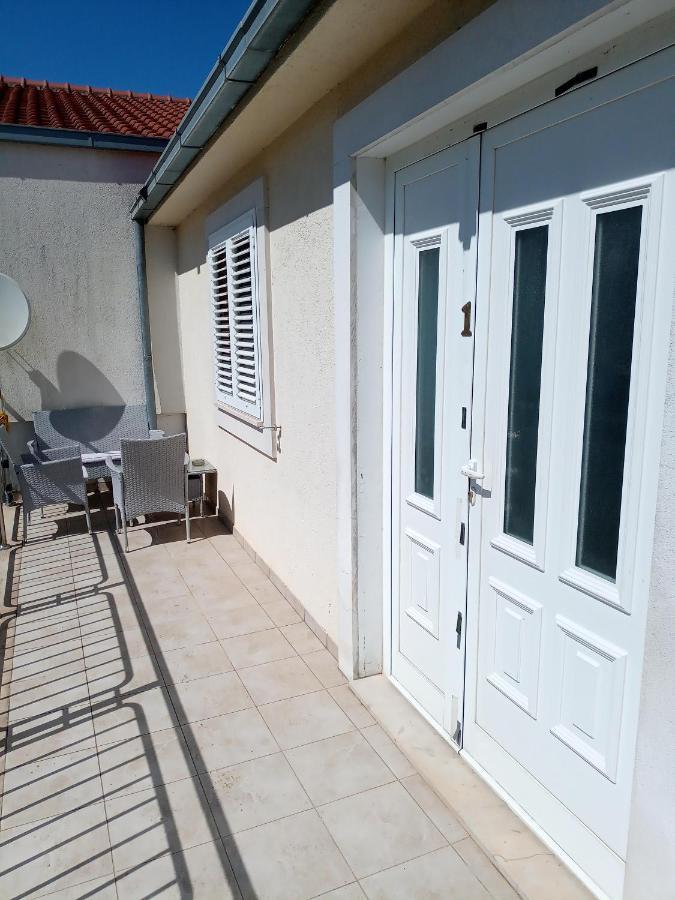 Guesthouse Gradina Loviste Bagian luar foto