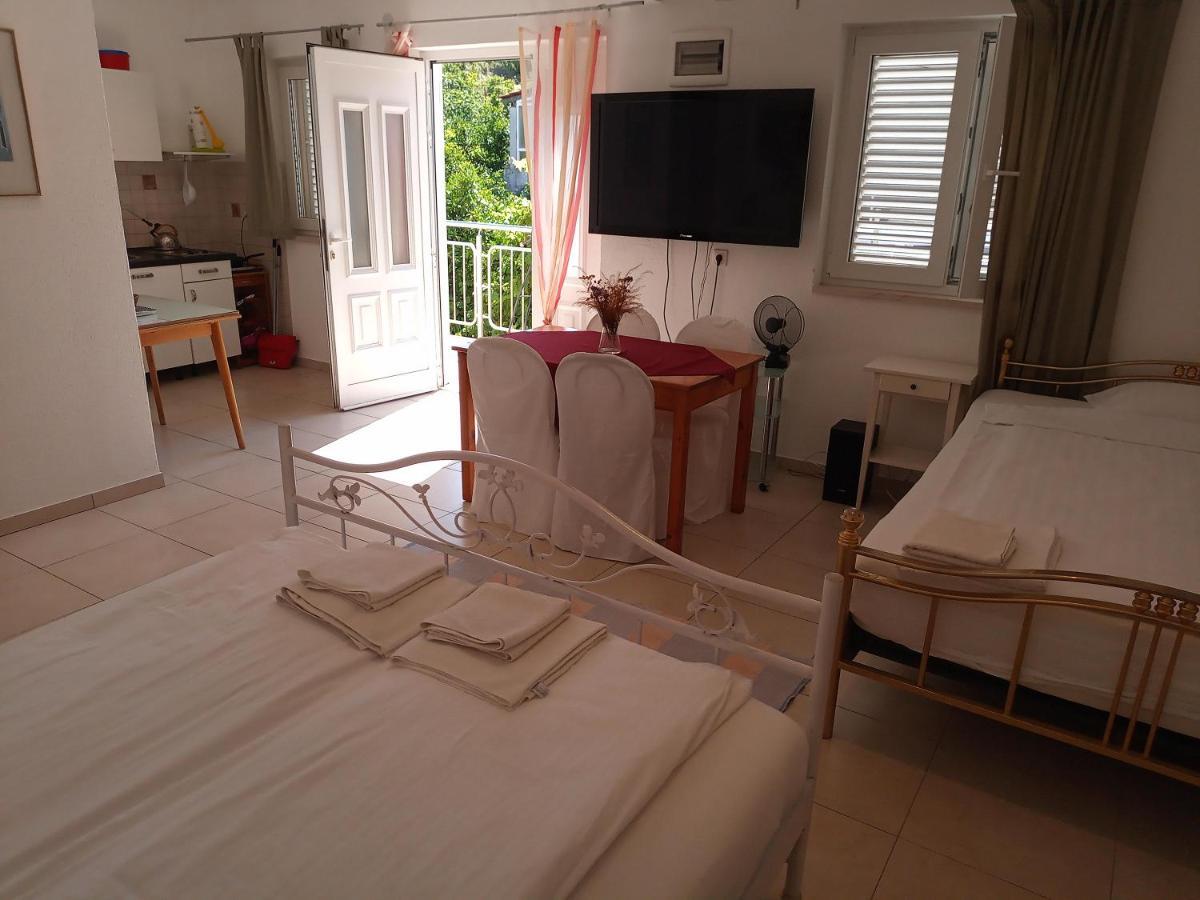 Guesthouse Gradina Loviste Bagian luar foto